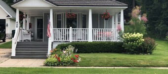 Cozy cottage on beautiful Lake Charlevoix