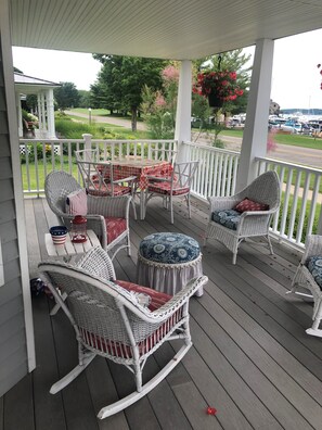 تناول الطعام بالخارج