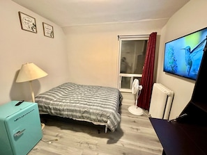 1 bedroom, desk, WiFi, bed sheets