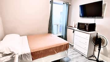 1 bedroom, desk, WiFi, bed sheets