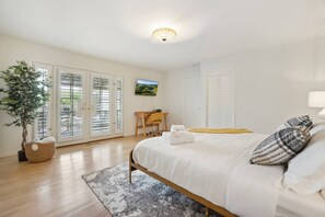 3 bedrooms, in-room safe, desk, iron/ironing board