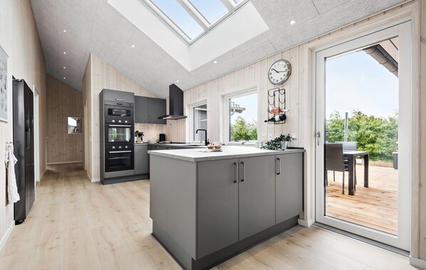 Fridge, oven, dishwasher, coffee/tea maker - Amazing home in Rømø with WiFi (Rømø)