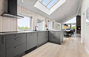 Fridge, oven, dishwasher, coffee/tea maker - Amazing home in Rømø with WiFi (Rømø)