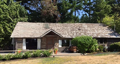 Bainbridge Island Water's Edge Log Cabin just feet from the beach! Pet Friendly