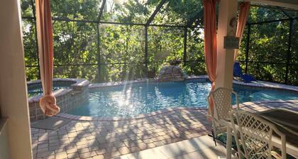 BEACH GETAWAY- 9 MIN FROM THE BEACH