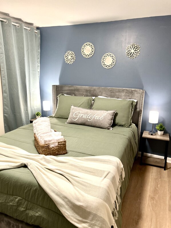 3 bedrooms, desk, iron/ironing board, free WiFi