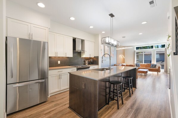 مستلزمات طهي/أطباق/أوعية، مناشف ورقية