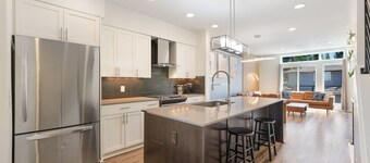 3B2.5B in Bellevue 2 Car Garage w/ EV outlet and Central AC