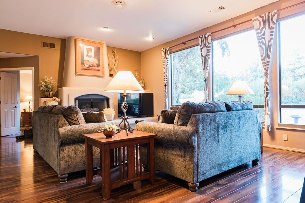Enchanting Sedona Retreat: Cathedral Rock Views, Perfect for Outdoor Enthusiasts