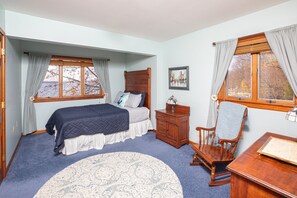 5 Schlafzimmer, Schreibtisch, Bügeleisen/Bügelbrett, kostenloses WLAN