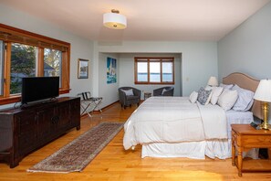 5 bedrooms, desk, iron/ironing board, free WiFi - Lakeside — Luxury on Owasco Lake — Level Lake Frontage — Best Location (Auburn)