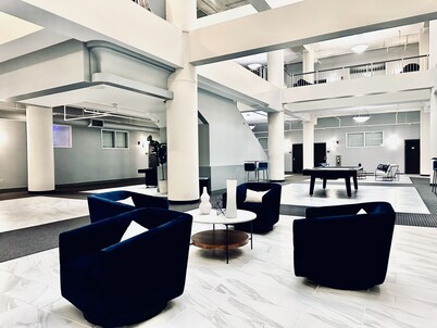Luxurious Downtown Penthouse w/ Private Terrace and Free Parking for 1 vehicle