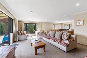 Fernseher, Stereoanlage