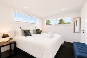 3 bedrooms, iron/ironing board, WiFi, bed sheets - 3-Bedroom Wanaka Retreat | Panoramic Views, Pools, Spas & Tennis | Near Town & Lake (Wanaka)
