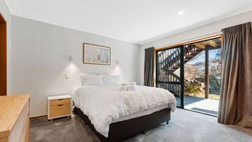 4 slaapkamers, een strijkplank/strijkijzer, reisbedje, wifi