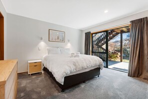 4 habitaciones, tabla de planchar con plancha, cuna de viaje y wifi