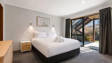 4 bedrooms, iron/ironing board, travel cot, WiFi