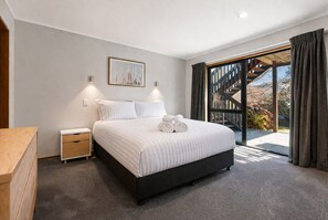 4 habitaciones, tabla de planchar con plancha, cuna de viaje y wifi 