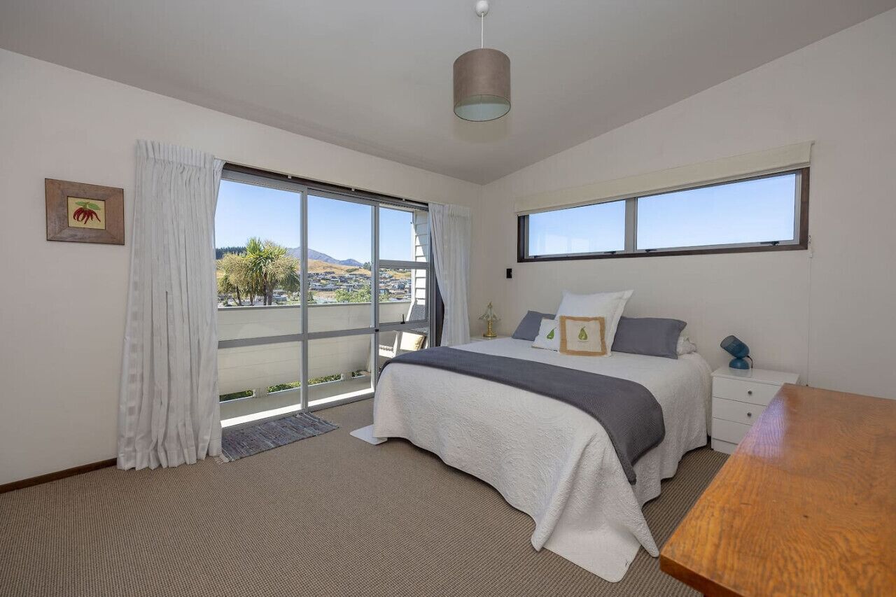 3 bedrooms, desk, iron/ironing board, WiFi