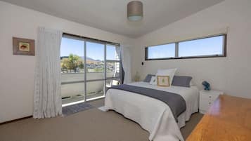 3 bedrooms, desk, iron/ironing board, WiFi