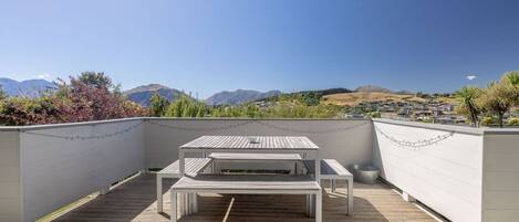 屋外ダイニングエリア