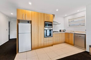 Fridge, microwave, oven, stovetop - Resort-Style Wanaka Retreat | Pool, Hot Tub, Gym & Garage | Close to Town & Lake (Wanaka)