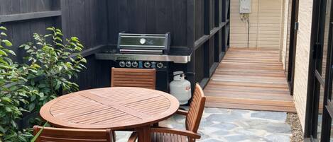 تناول الطعام بالخارج