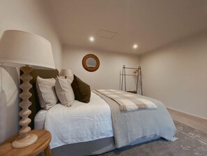 1 chambre, fer et planche à repasser, lit parapluie, Wi-Fi