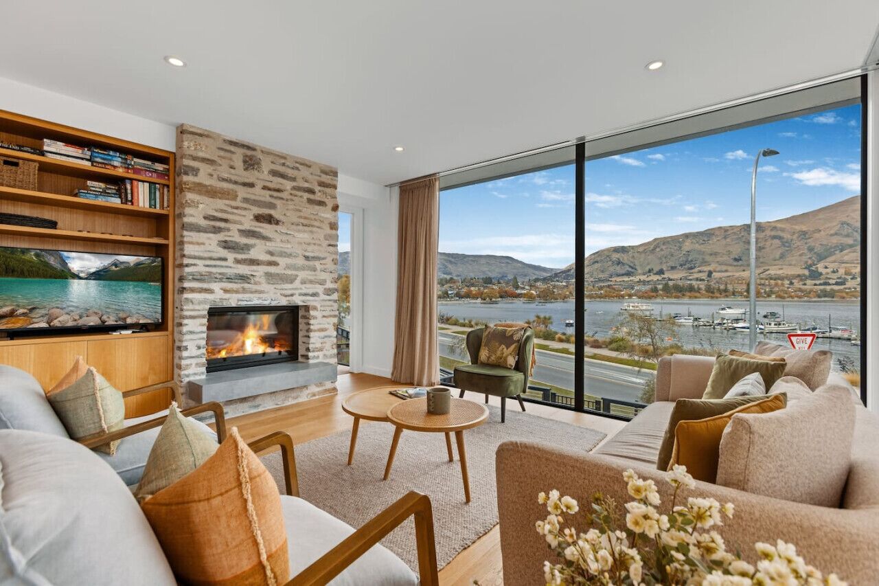 Télévision, cheminée