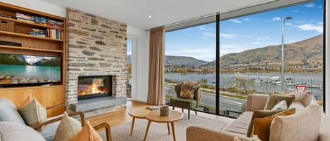 TV, fireplace