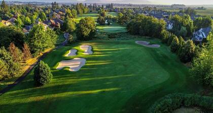 Chinese style suite near golf course
