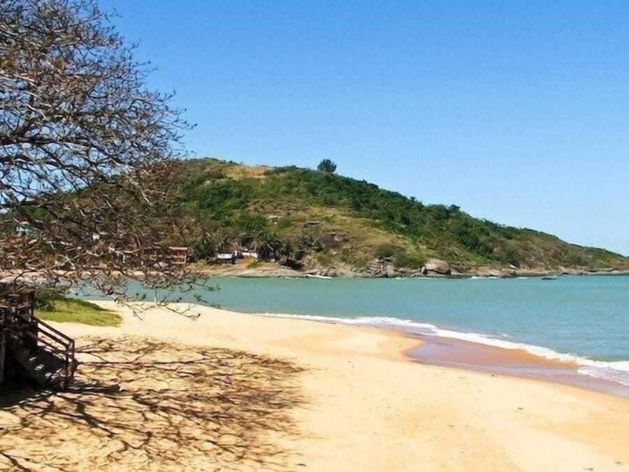 Beach nearby, sun-loungers, beach umbrellas, beach towels