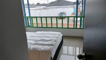 2 habitaciones, tabla de planchar con plancha, wifi y ropa de cama