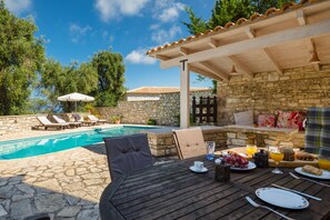 Outdoor dining - Your Paxos Paradise Awaits! 10x4m private pool. (Magazia)