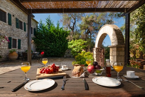 Your Paxos Paradise Awaits! 10x4m private pool, spacious terrace, and 3 bedrooms for up to 6 guests.