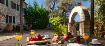 Your Paxos Paradise Awaits! 10x4m private pool, spacious terrace, and 3 bedrooms for up to 6 guests.