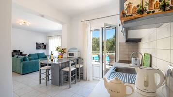 Refrigerador, microondas, horno y lavavajillas