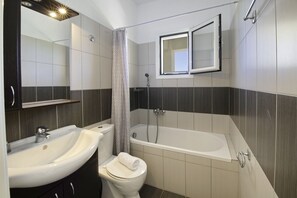 Dusche, Haartrockner, Handtücher