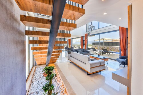 Villa Maranga: Concervative 3-Bed Villa, near Kalkan - Pool, Jacuzzi, Modern, 6 Guests