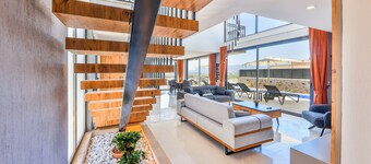 Villa Maranga: Concervative 3-Bed Villa, near Kalkan - Pool, Jacuzzi, Modern, 6 Guests