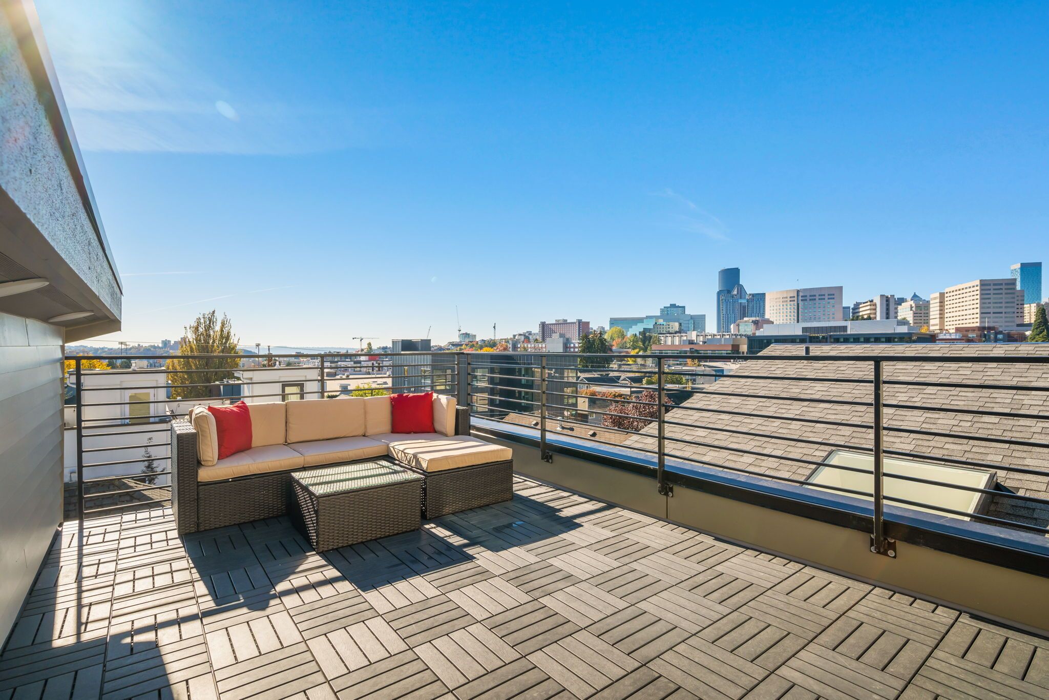 Walk to CapHill 4B2B w\/ Rooftop Deck EV charging