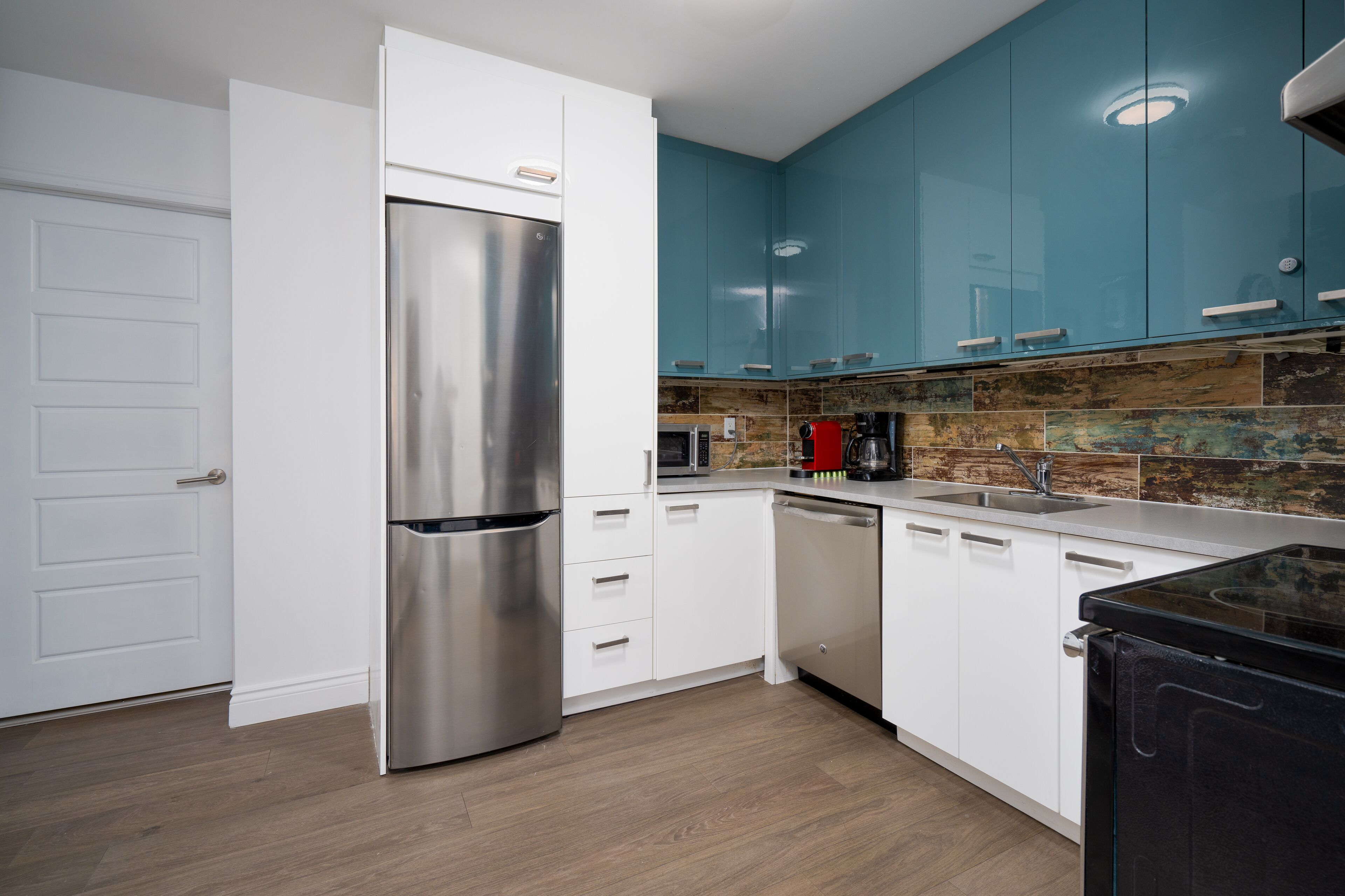 冰箱、微波炉、烤箱、炉灶