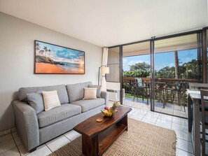TV - Great Location! Walk to Everything in South Kihei! (Kihei)