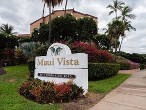 Property grounds - Great Location! Walk to Everything in South Kihei! (Kihei)