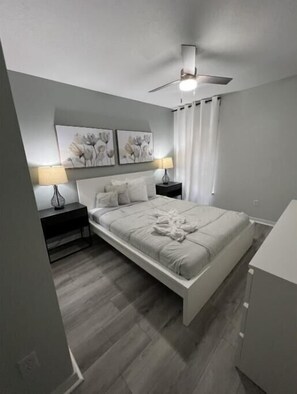 5 bedrooms, iron/ironing board, WiFi, bed sheets - Luxury 5bd home close to Disney parks private gated property (Kissimmee)