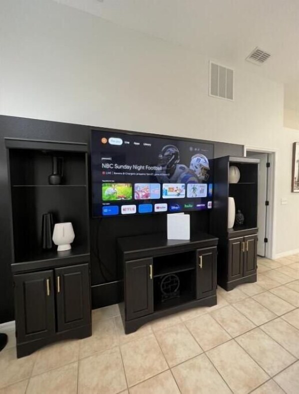 Interior - Luxury 5bd home close to Disney parks private gated property (Kissimmee)