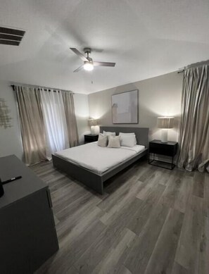 5 bedrooms, iron/ironing board, WiFi, bed sheets