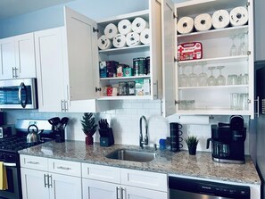 ميكروويف، فرن، موقد طهي مسطح، غسالة أطباق