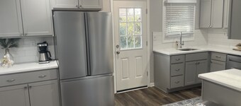 Newly renovated Chic & cozy 3 Bedroom Ranch house close to I-95