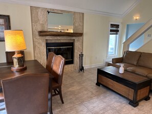 Smart TV, fireplace